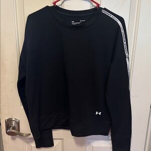 Women’s Under Armour loose fit Classic Black Sweatshirt Medium